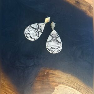Hunter Earrings from Park Lane - comes with Park Lane Jewerly roll
